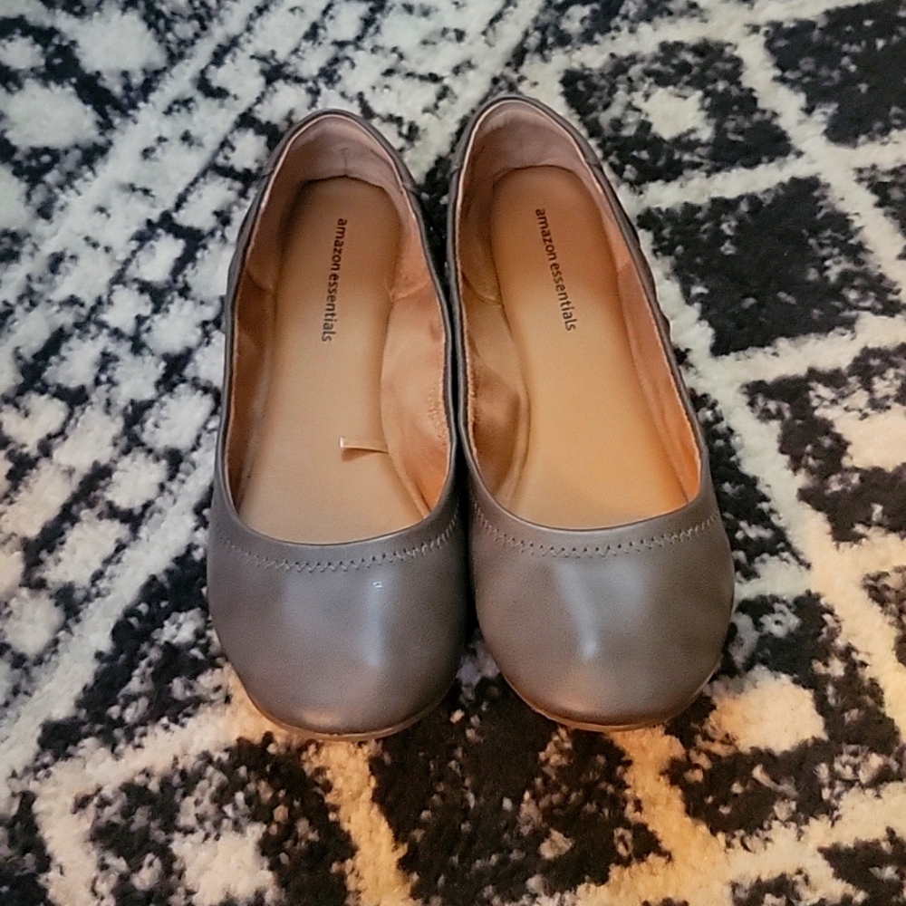Amazon Essentials Flats